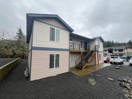 featured image of 1563 Se Honeysuckle Loop