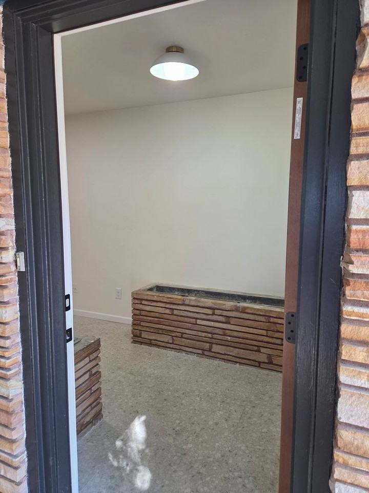 502 Sunrise Cir - Photo 5 of 43