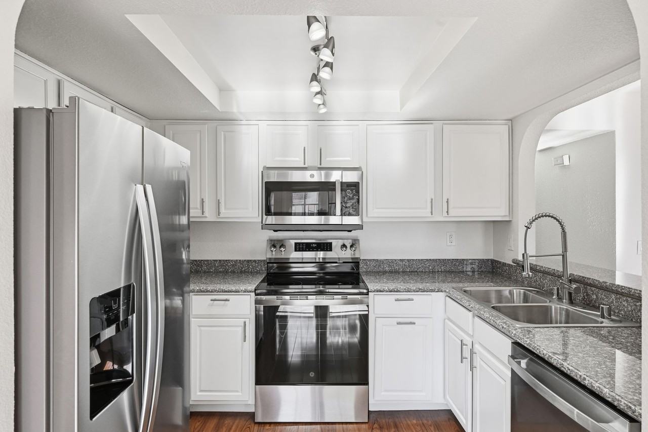 2212 Sunfish Dr #D - Photo 4 of 44