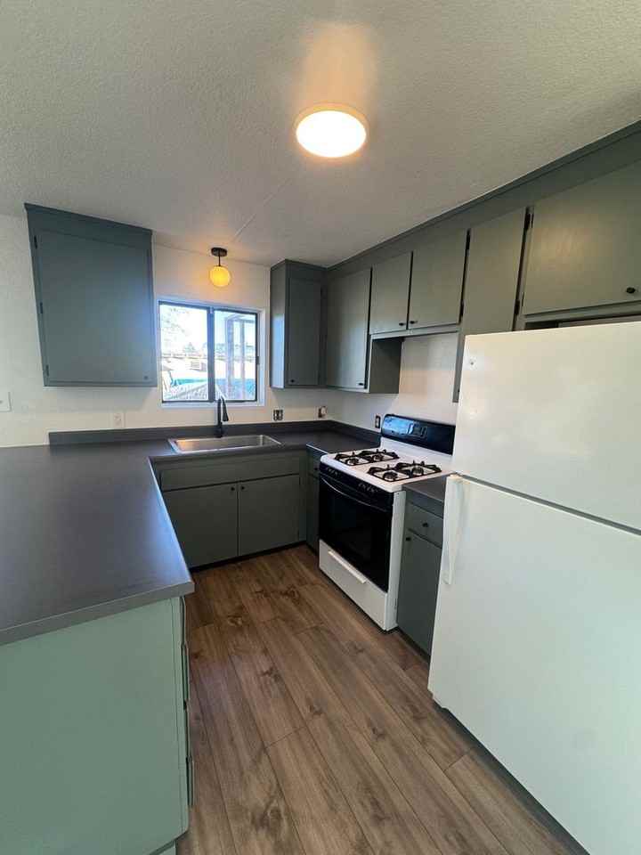 1456 Magnolia Ave - Photo 3 of 9