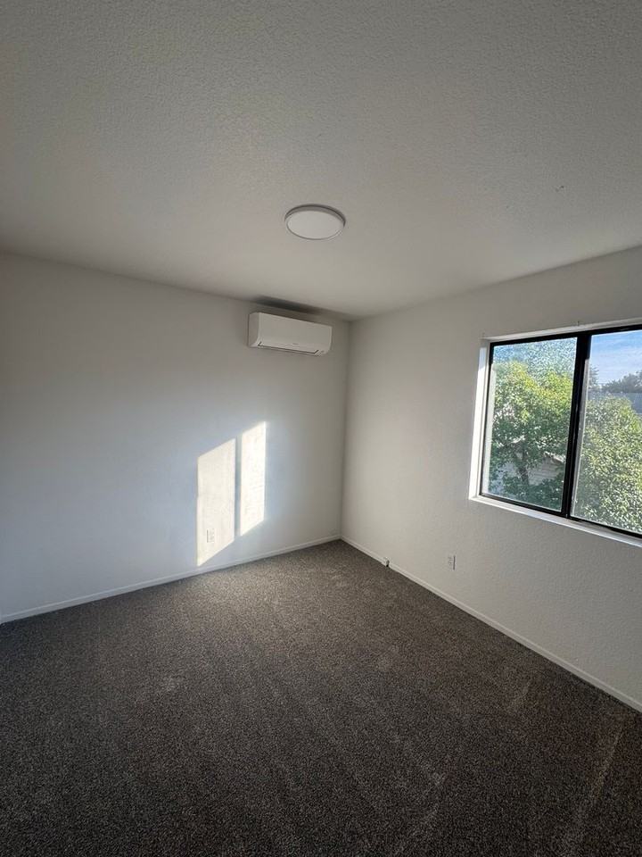 1456 Magnolia Ave - Photo 5 of 9