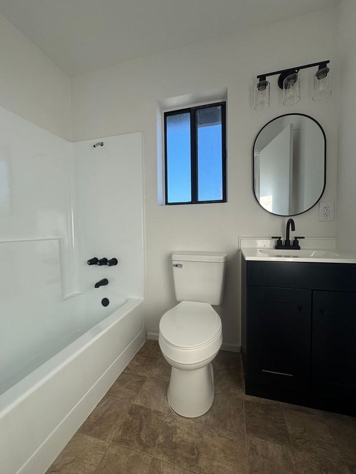 1456 Magnolia Ave - Photo 7 of 9