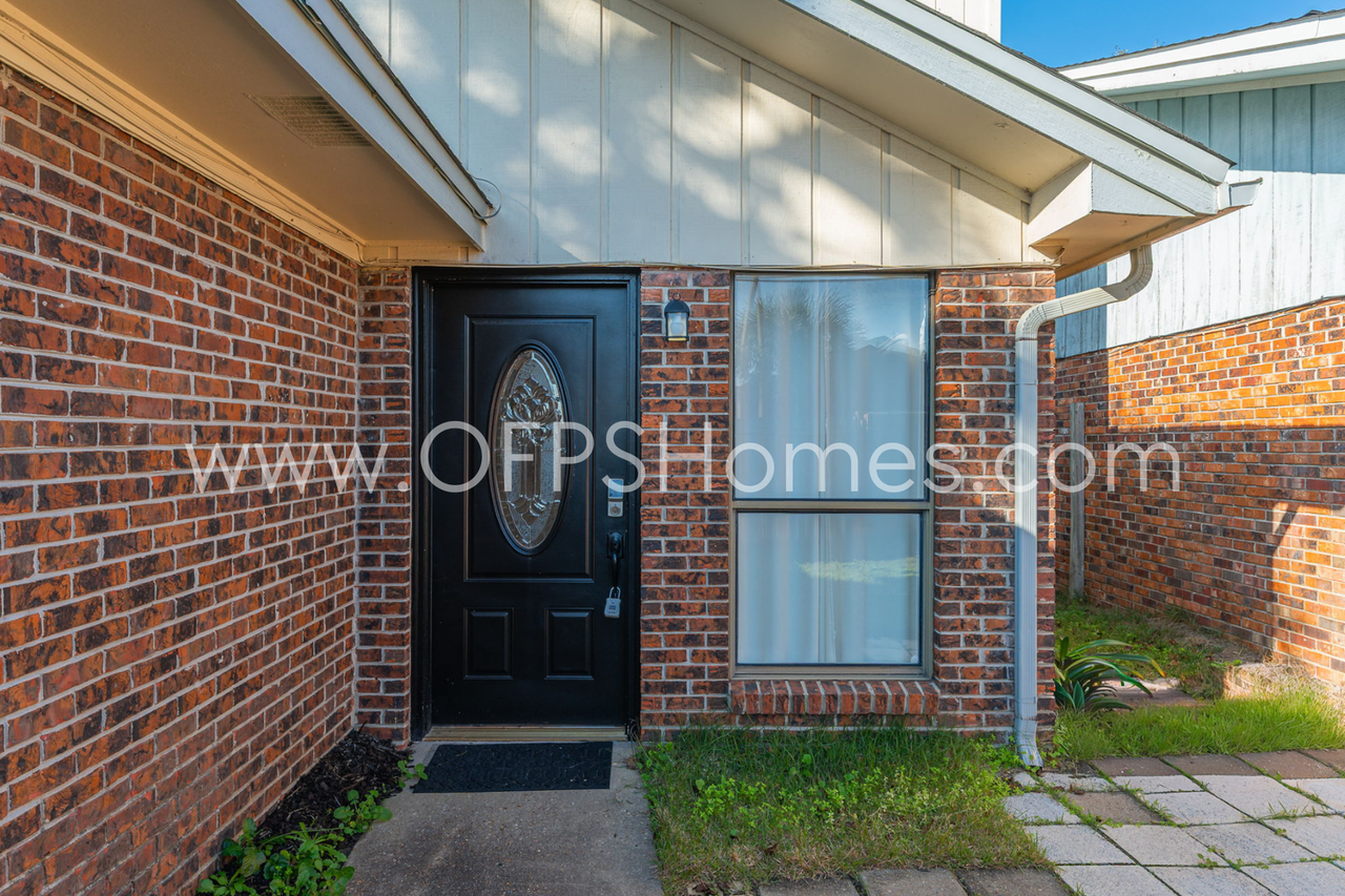 211 Indian Oaks Dr - Photo 2 of 21