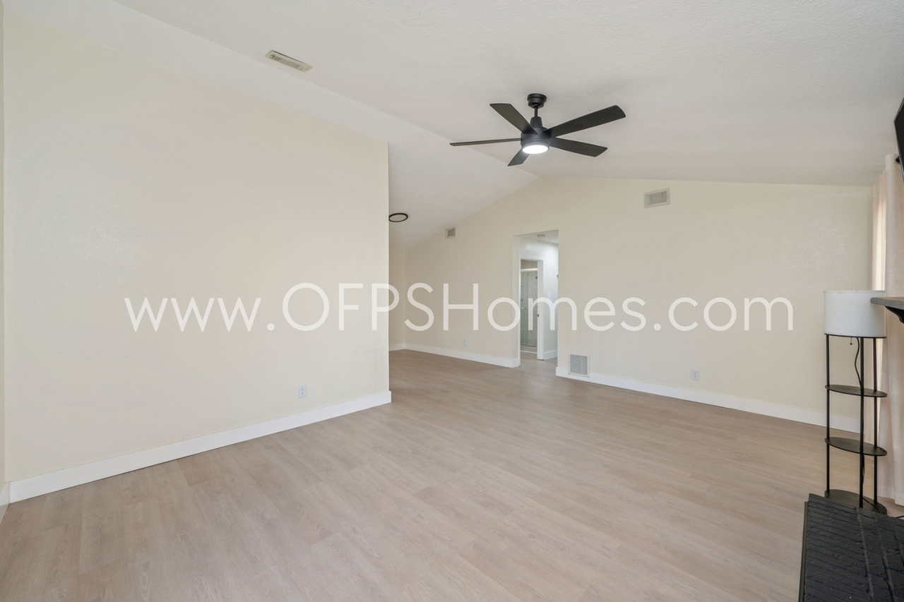 211 Indian Oaks Dr - Photo 3 of 21