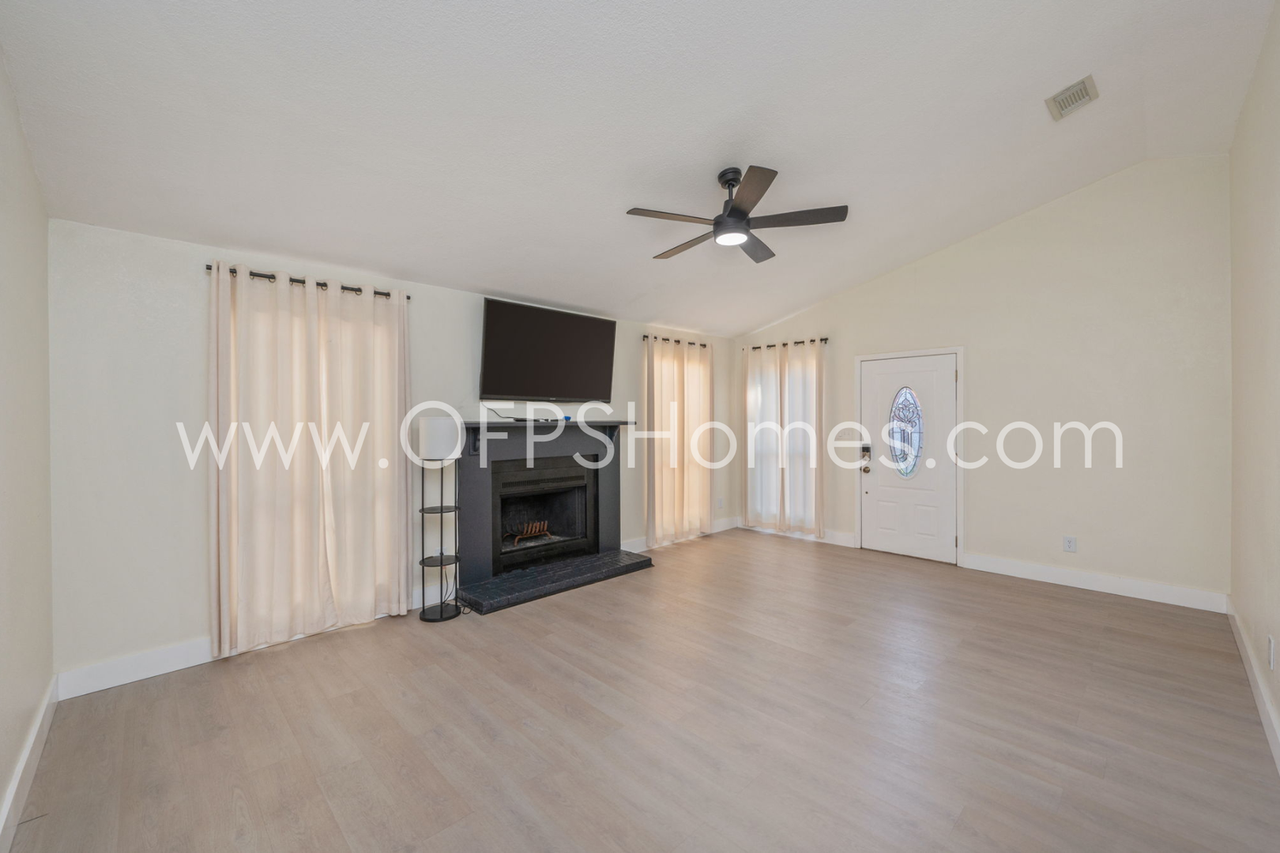 211 Indian Oaks Dr - Photo 4 of 21