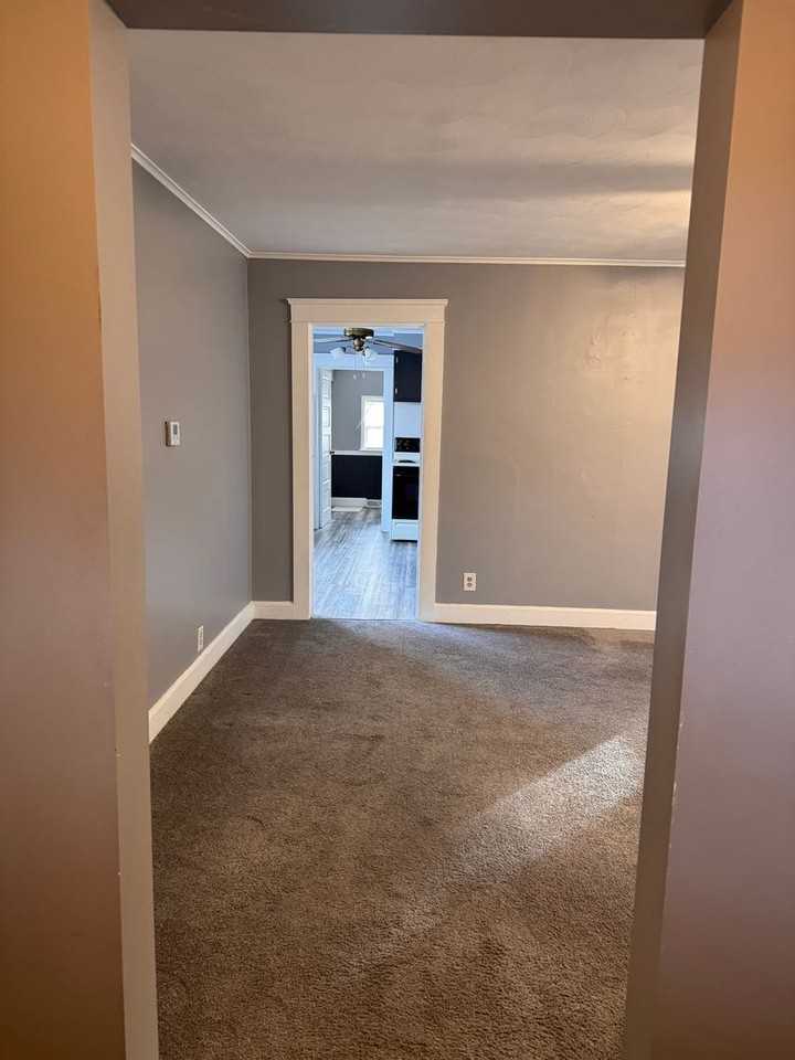 402 W Kenneth Ave - Photo 3 of 10