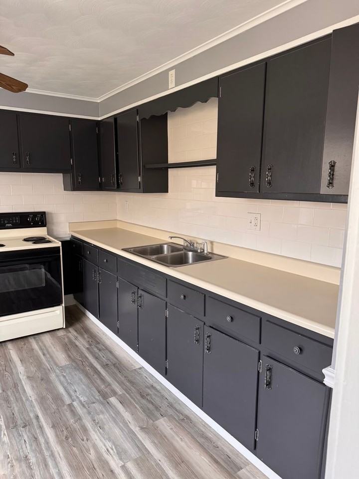 402 W Kenneth Ave - Photo 5 of 10