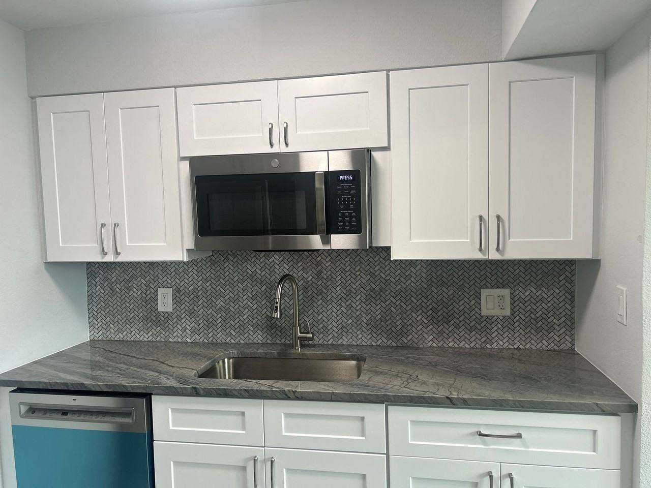 129 104th Ave #101 - Photo 2 of 28