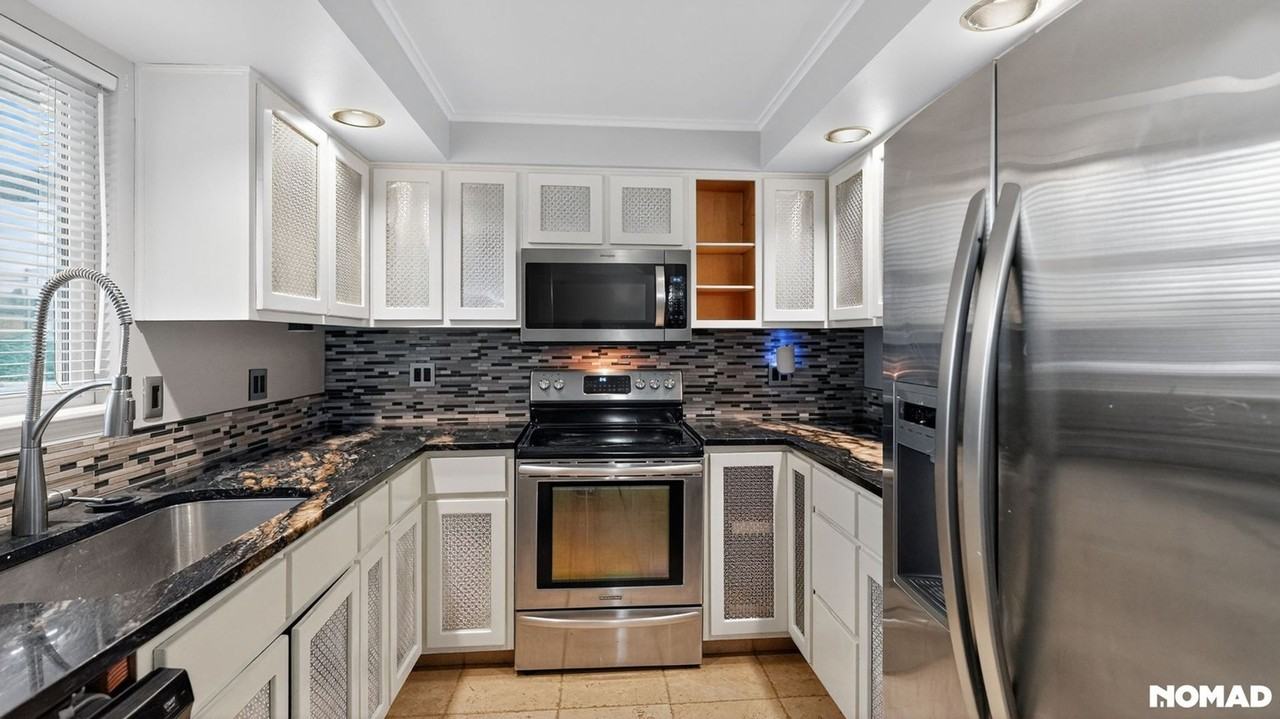 2920 Pearl St - Photo 3 of 32