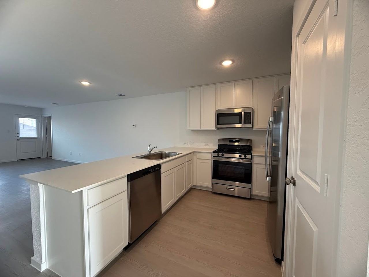 252 Ottaway Way - Photo 4 of 28