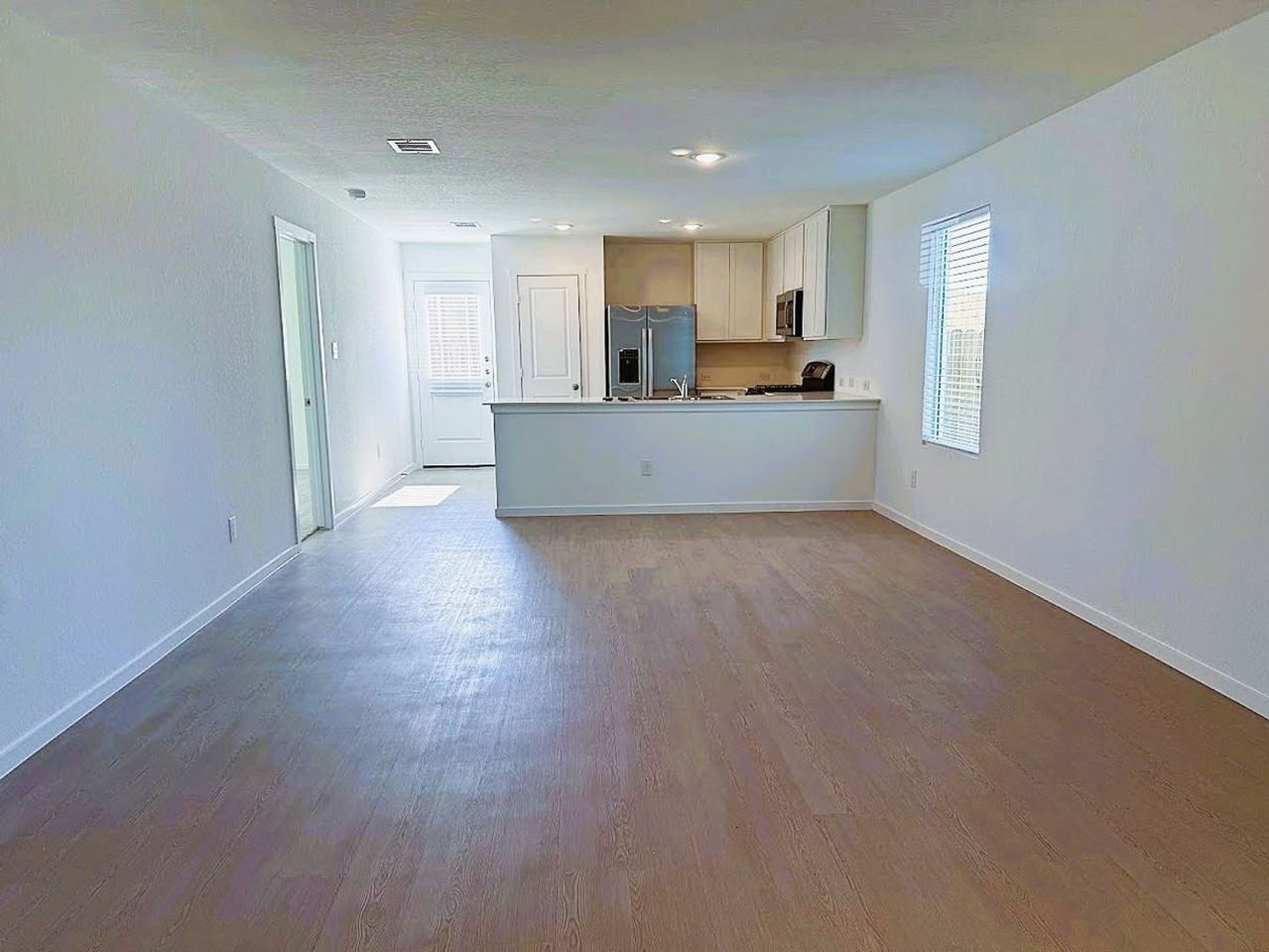 256 Ottaway Way - Photo 3 of 21