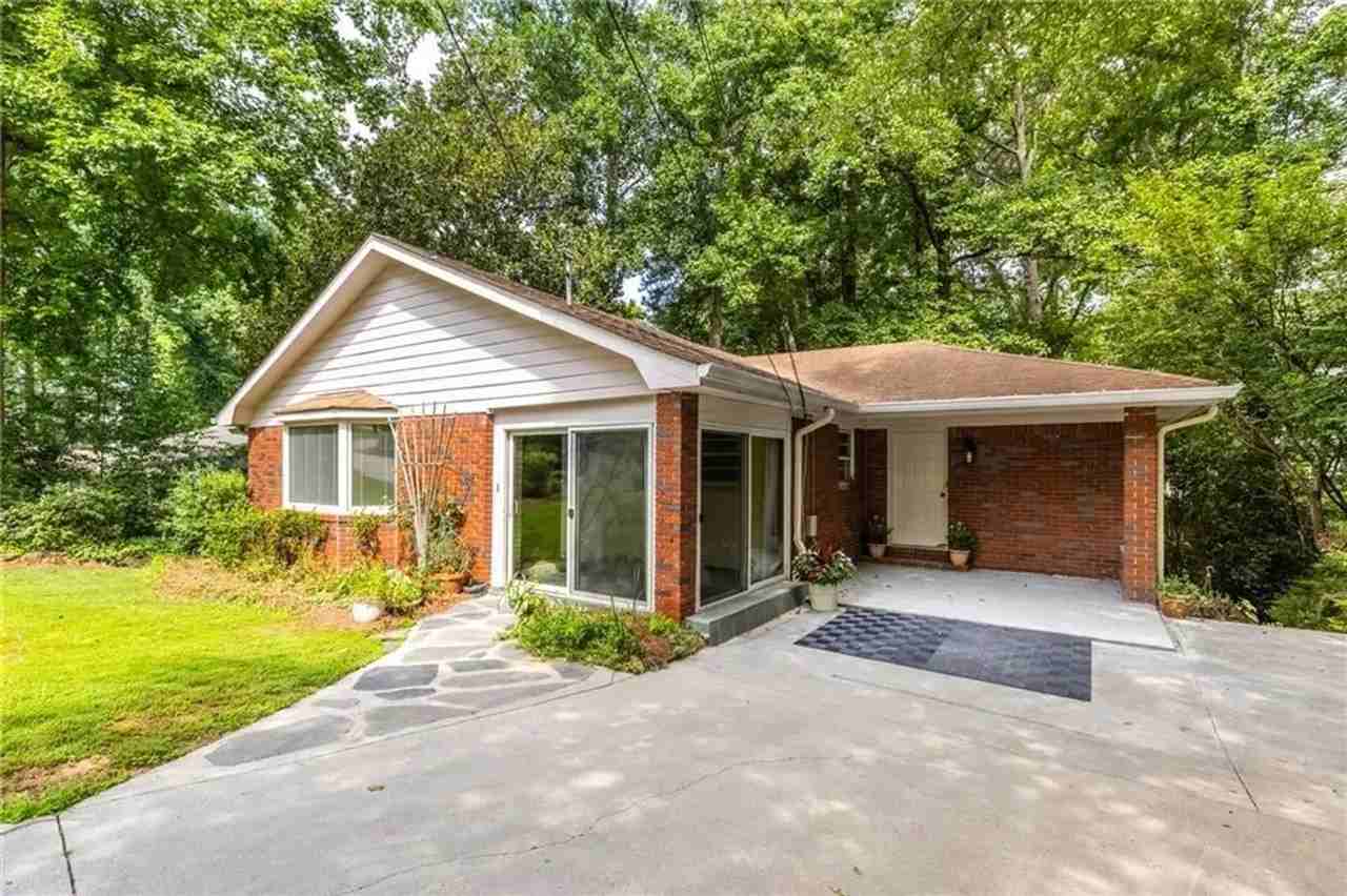 1102 Rogeretta Dr Ne - Photo 2 of 50