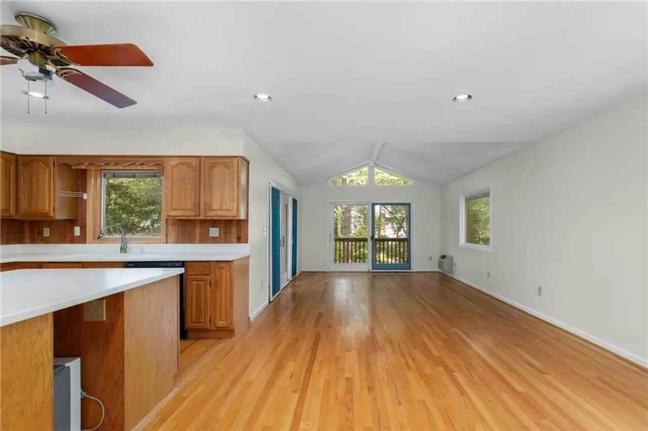 1102 Rogeretta Dr Ne - Photo 7 of 50