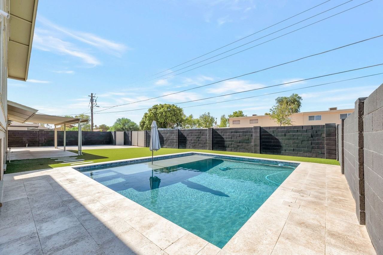 1412 E Laguna Dr - Photo 2 of 34