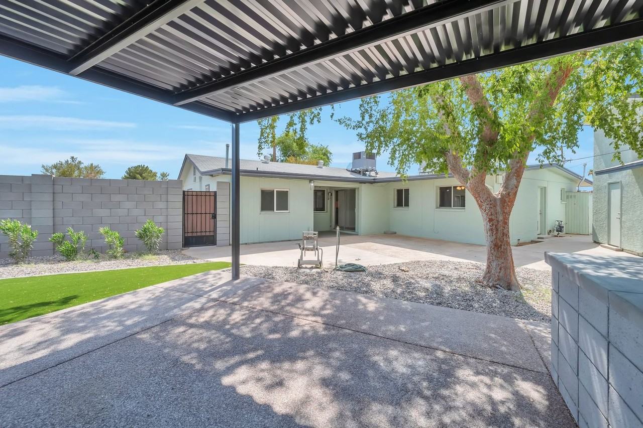 1930 E Palmcroft Dr - Photo 3 of 32