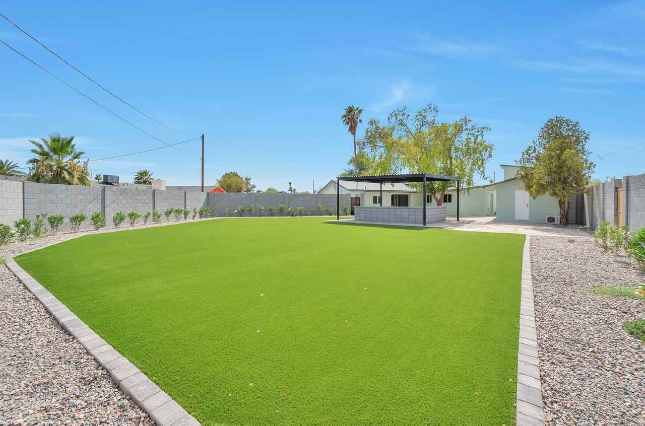 1930 E Palmcroft Dr - Photo 4 of 32