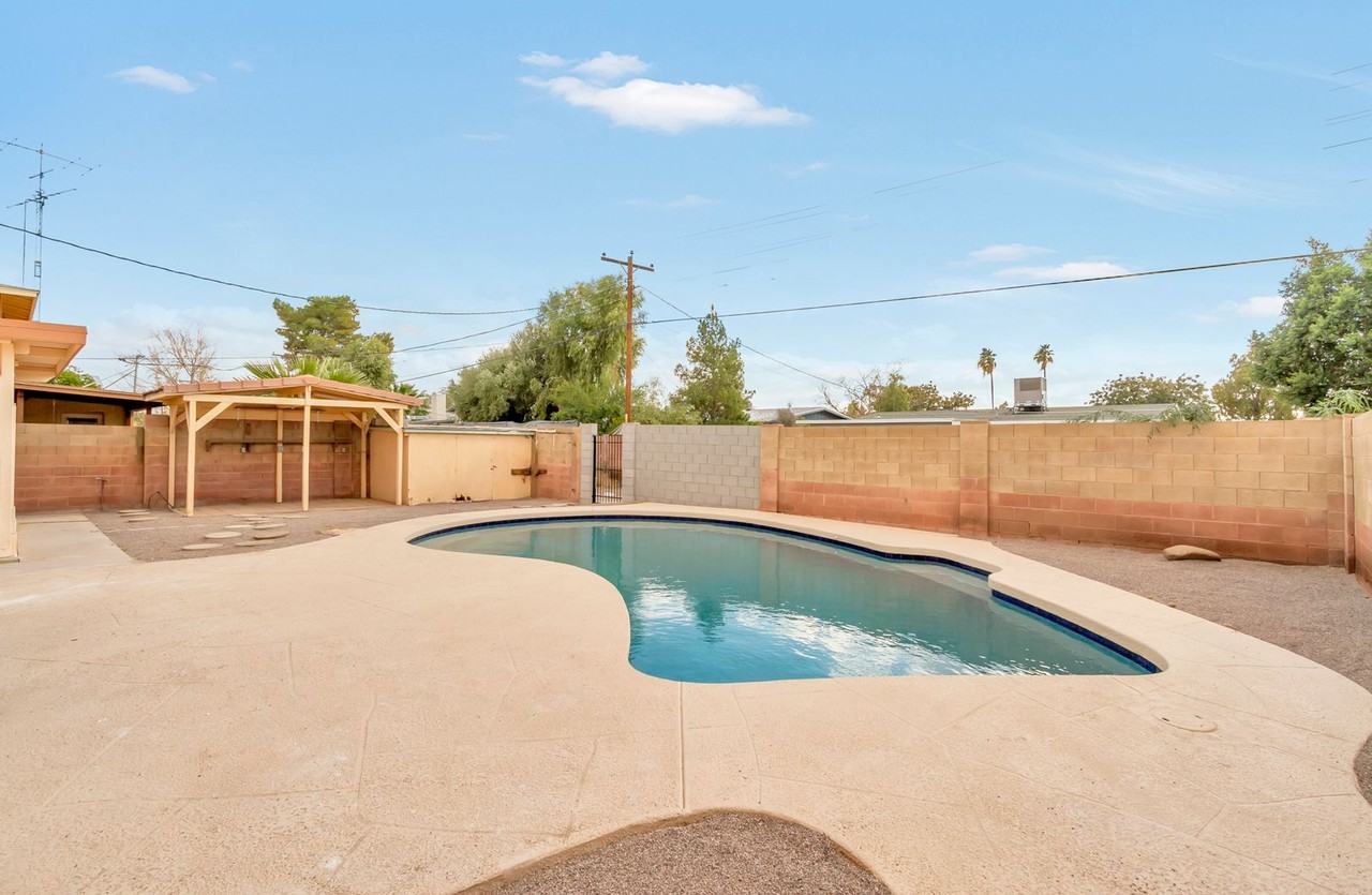 1113 E Bishop Dr - Photo 5 of 28