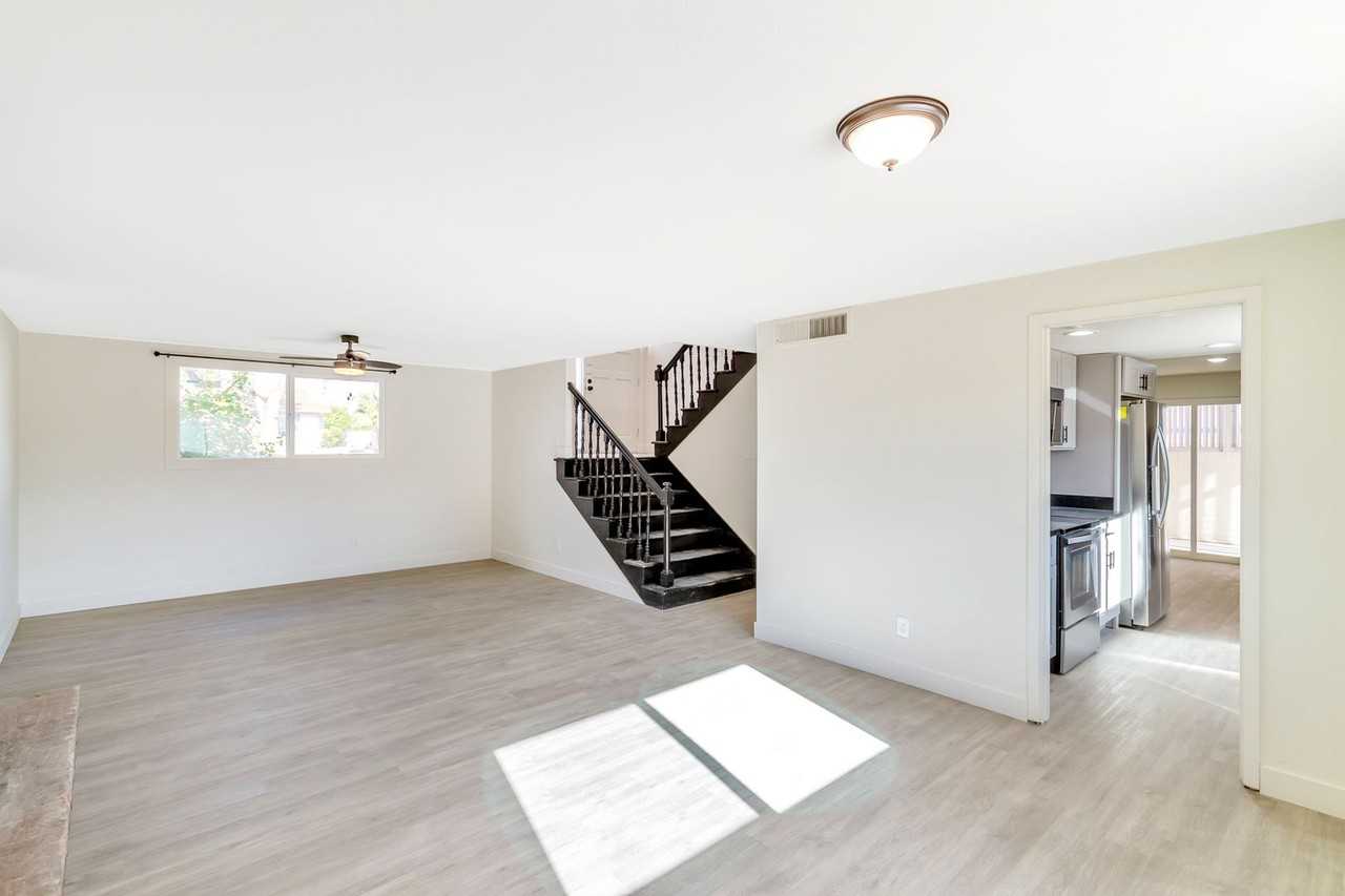 1113 E Bishop Dr - Photo 7 of 28