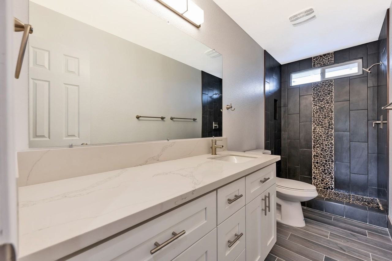 140 E Manhatton Dr - Photo 5 of 26