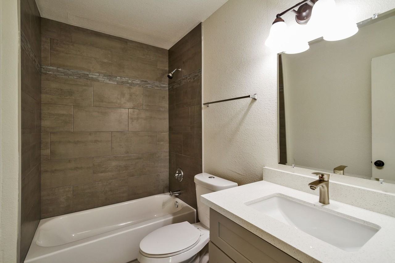 507 E Riviera Dr - Photo 3 of 15