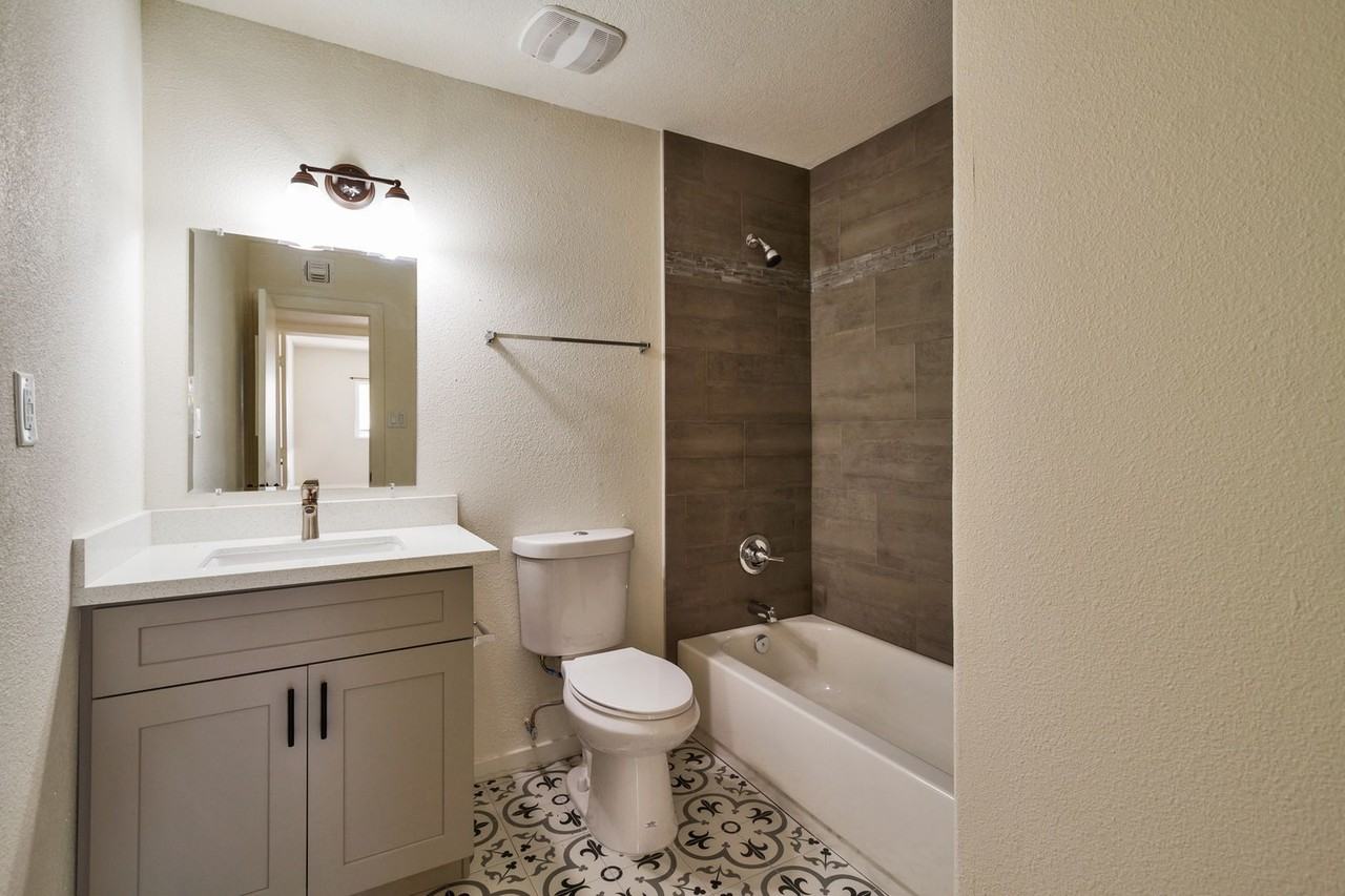 507 E Riviera Dr - Photo 6 of 15