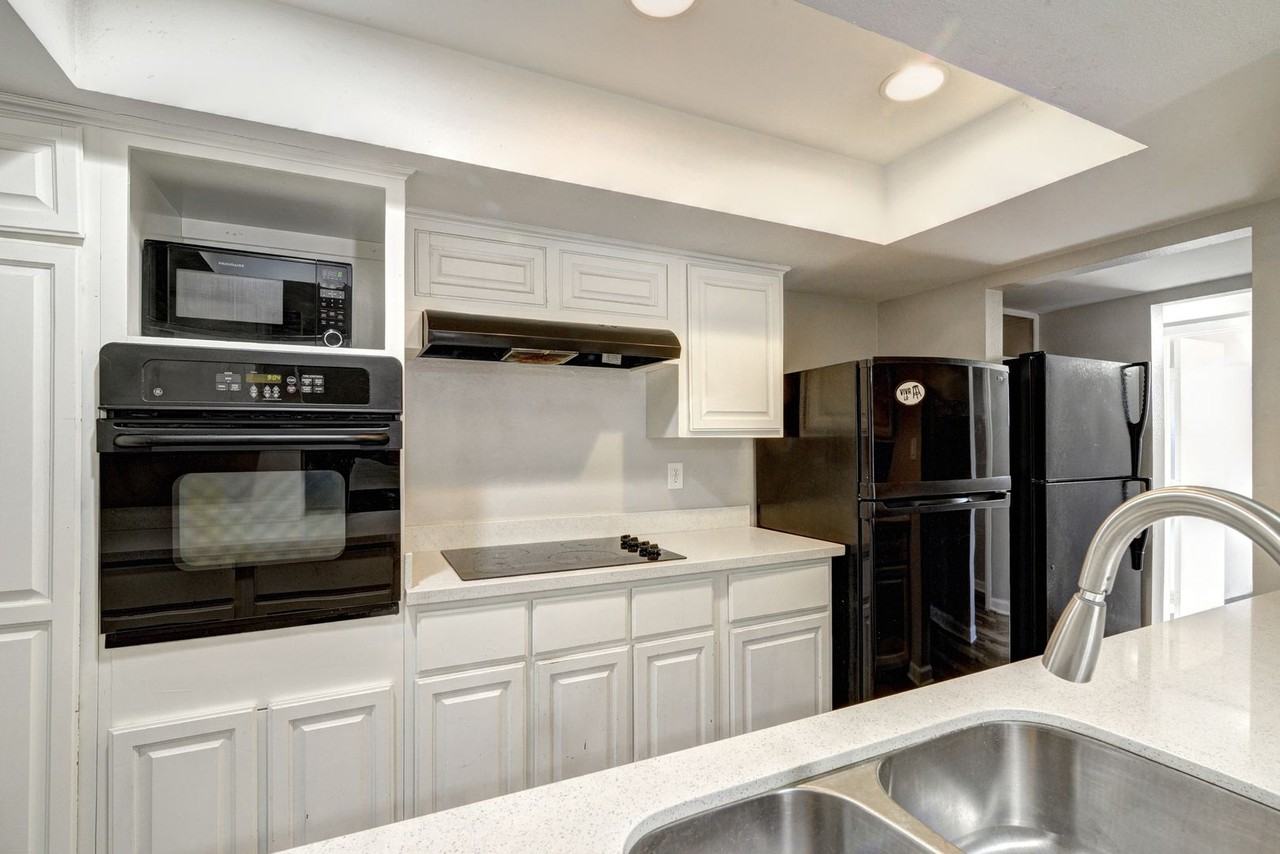 433 E Riviera Dr - Photo 3 of 29