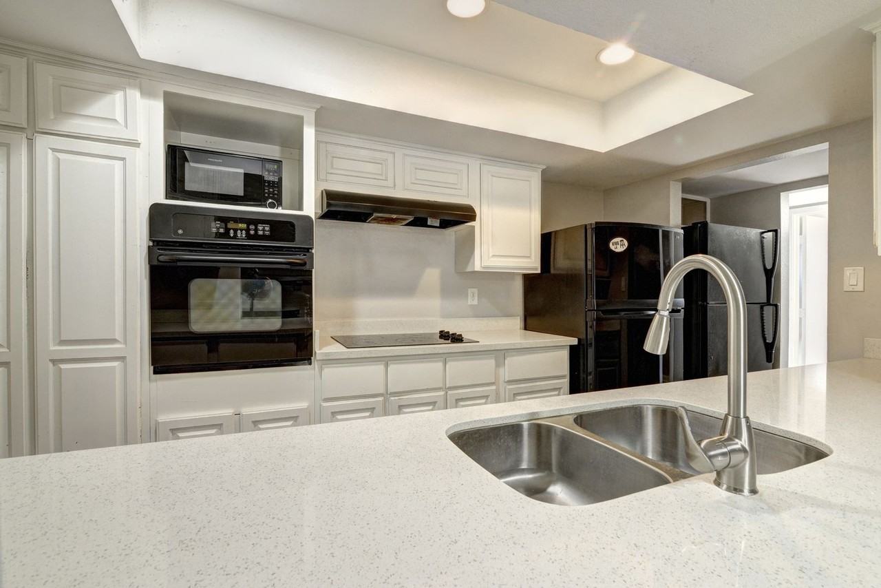 433 E Riviera Dr - Photo 5 of 29