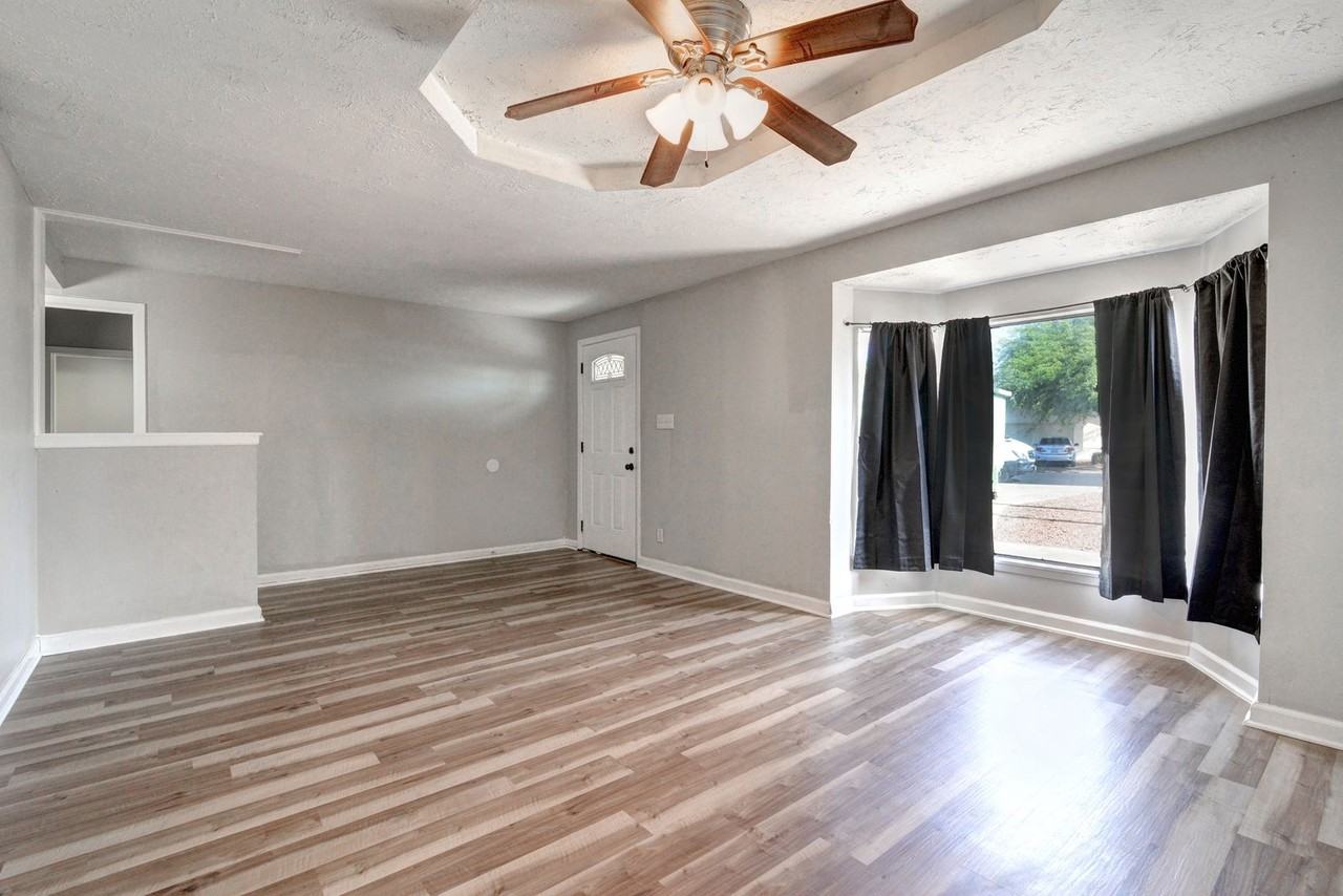 433 E Riviera Dr - Photo 7 of 29