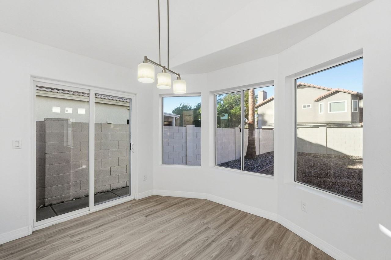 19016 N 37th St - Photo 3 of 33