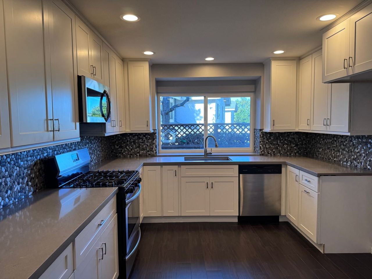 983 Elsa Ct ##B - Photo 3 of 11