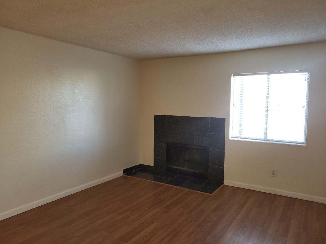 2410 Tripp Dr #17 - Photo 4 of 16