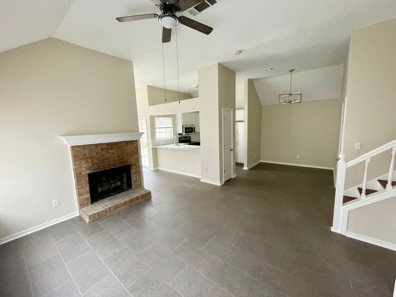 810 Harbor Bend Dr - Photo 3 of 17
