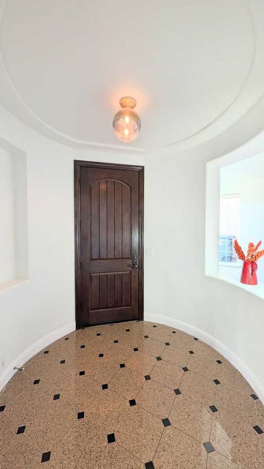 5381 Brookfield Cir - Photo 4 of 49