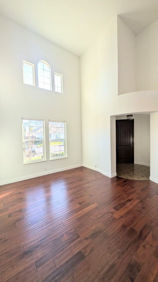 5381 Brookfield Cir - Photo 5 of 49