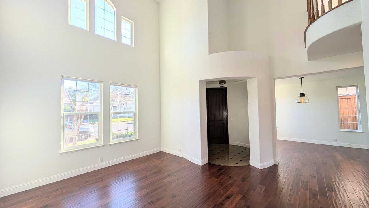 5381 Brookfield Cir - Photo 6 of 49