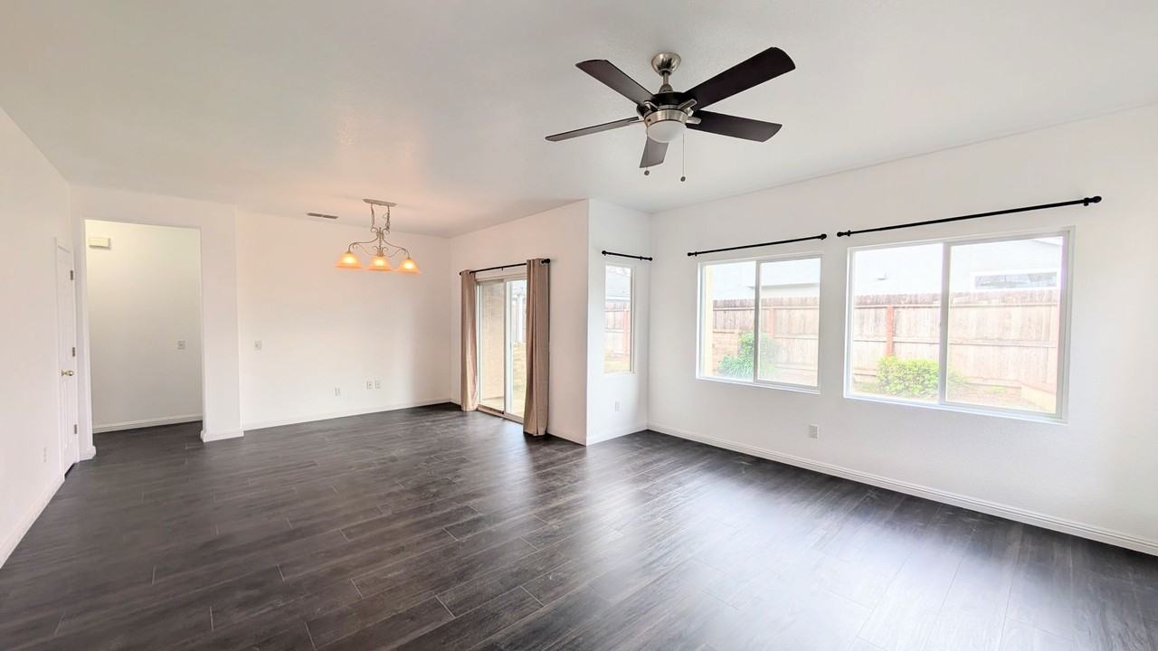 9533 Clear Springs Cir - Photo 4 of 30