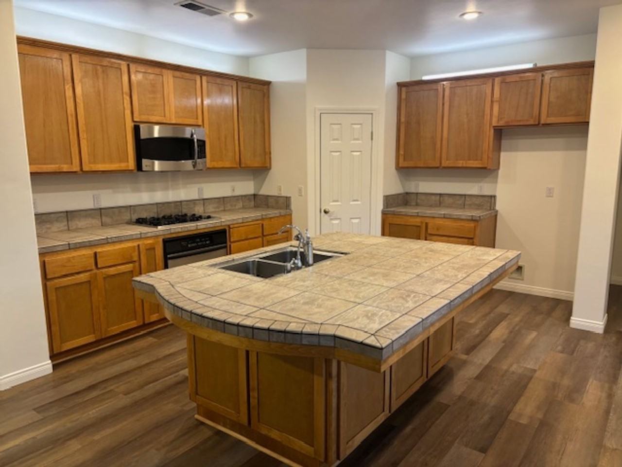 10205 Malaguena Ct - Photo 3 of 19