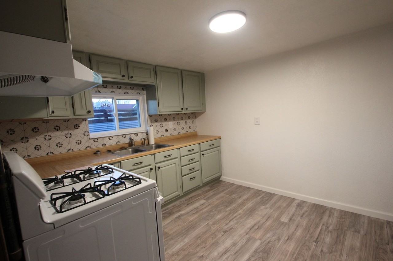 1414 Griegos Rd Nw - Photo 3 of 12