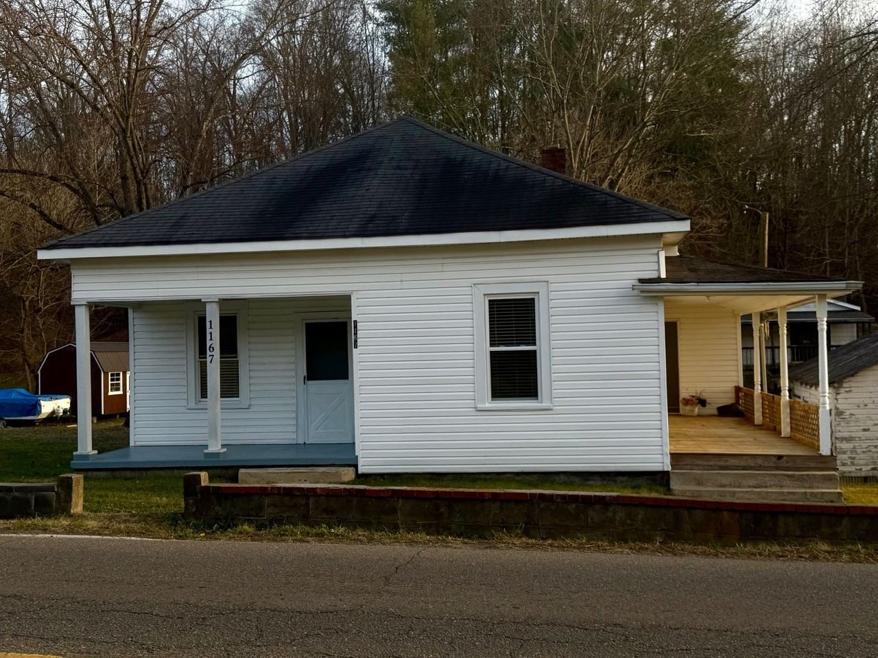 1167 Bloomingdale Pike - Photo 2 of 18