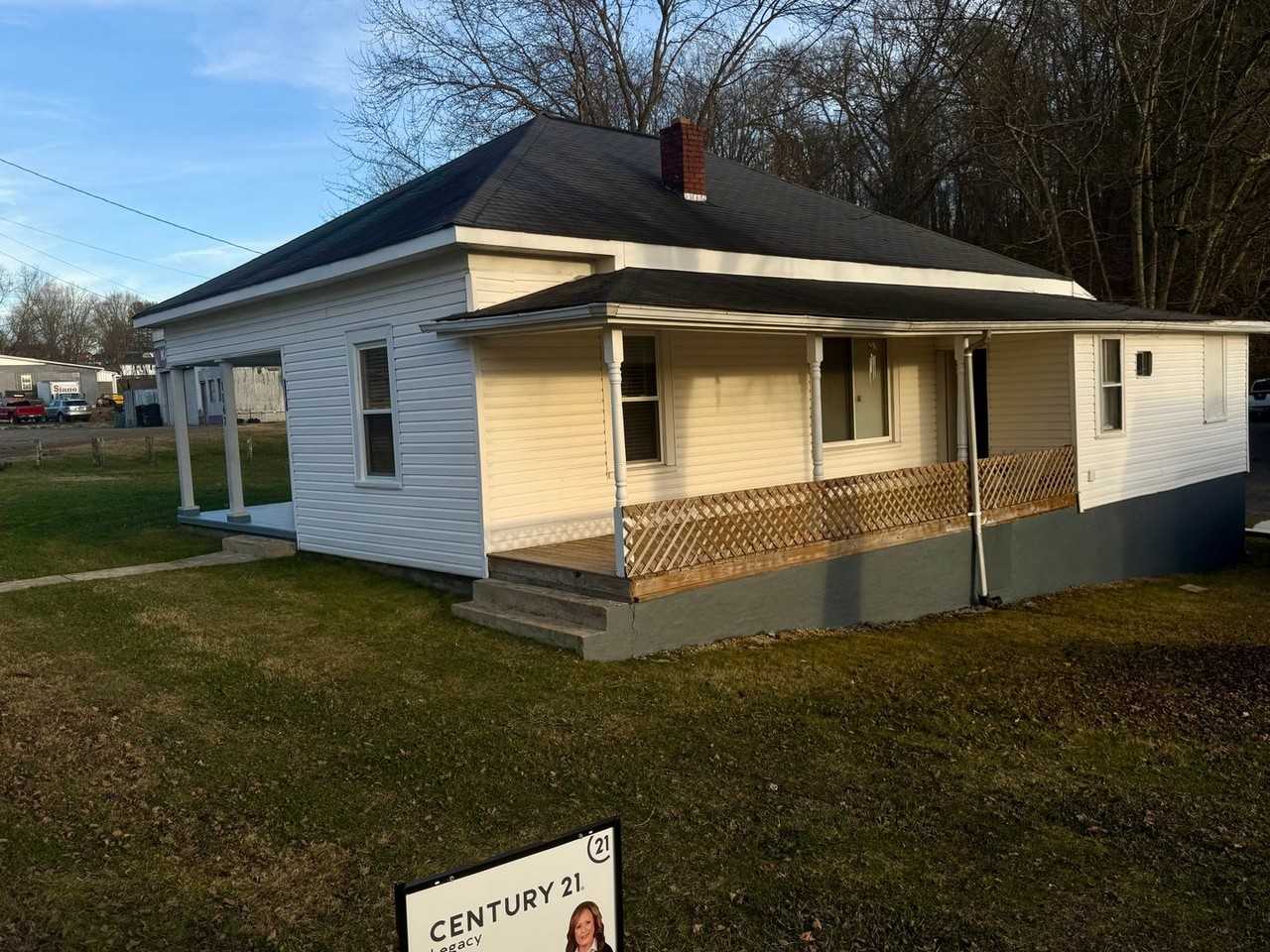1167 Bloomingdale Pike - Photo 3 of 18