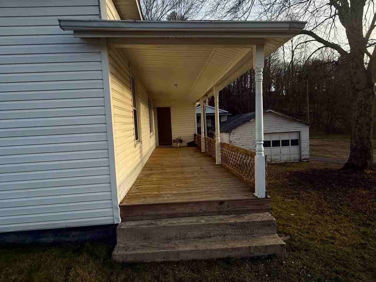 1167 Bloomingdale Pike - Photo 4 of 18