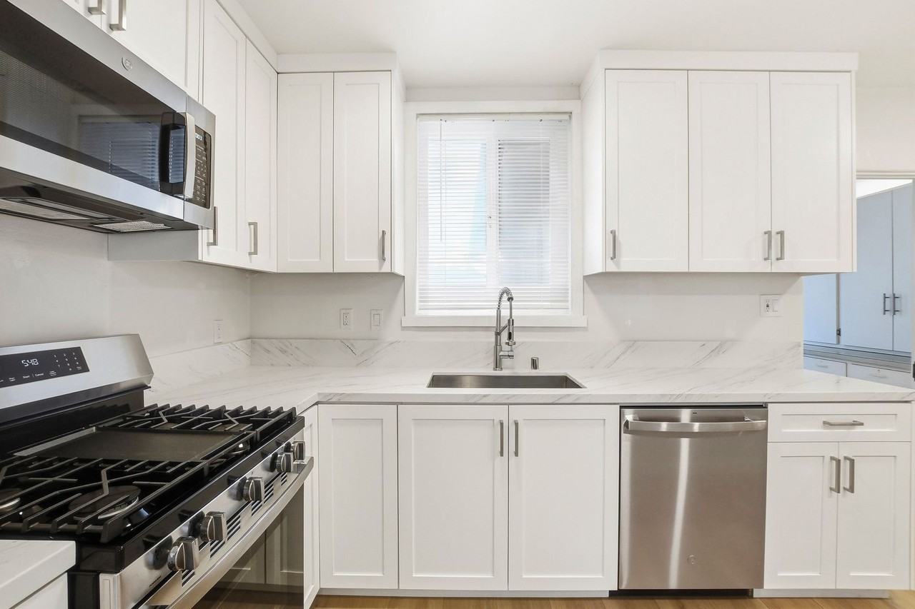 5052 Cape May Ave - Photo 5 of 39