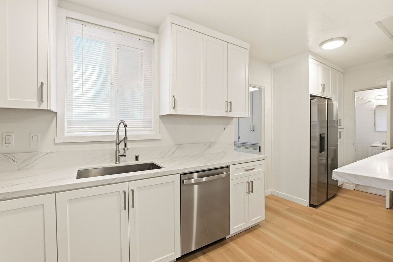 5052 Cape May Ave - Photo 6 of 39