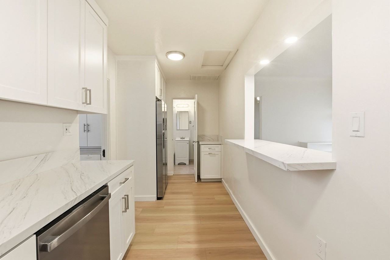 5052 Cape May Ave - Photo 7 of 39