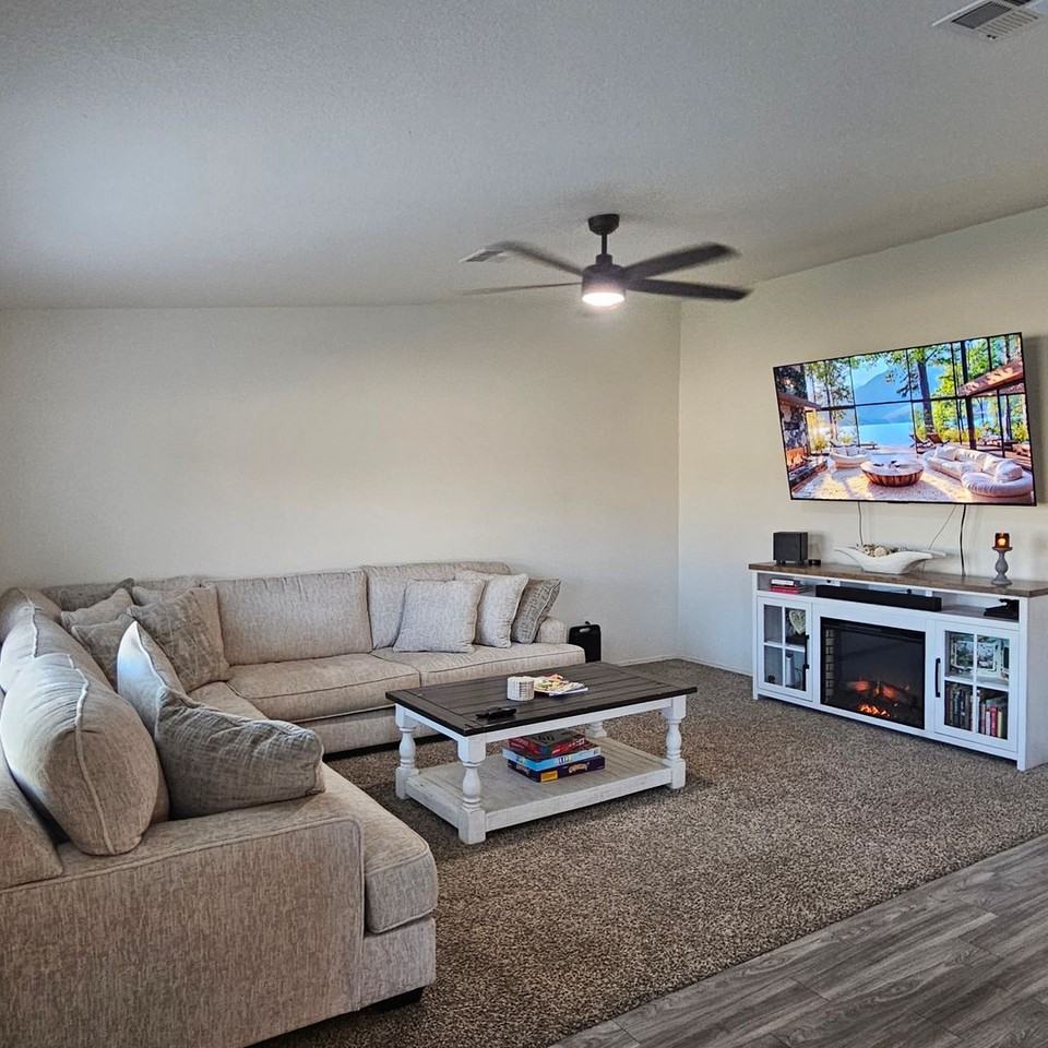 7718 E 43rd Ln - Photo 3 of 27