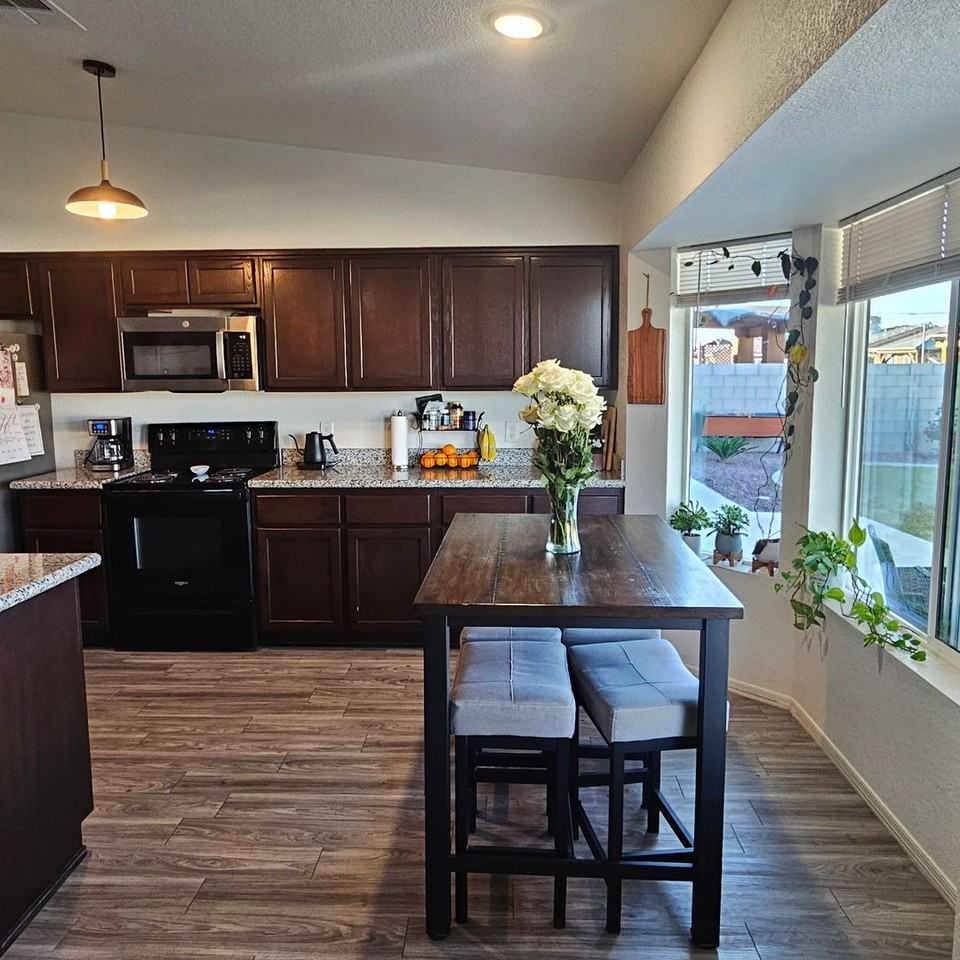 7718 E 43rd Ln - Photo 7 of 27