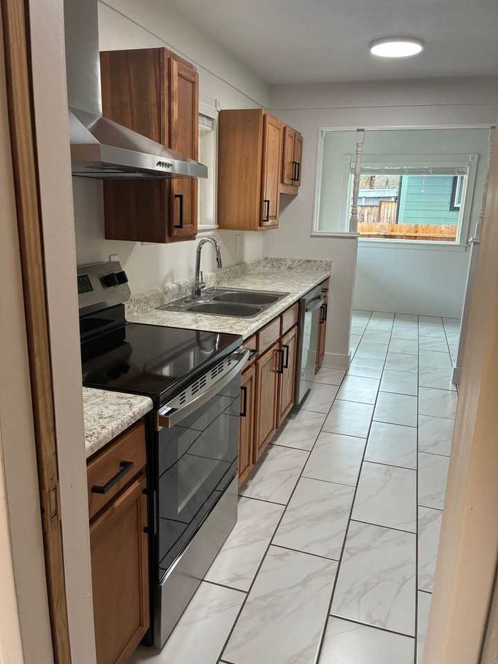 1164 Woodrow Ln - Photo 4 of 23