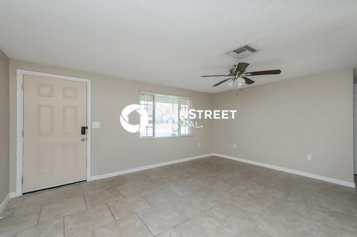 7538 Mako Dr - Photo 2 of 17