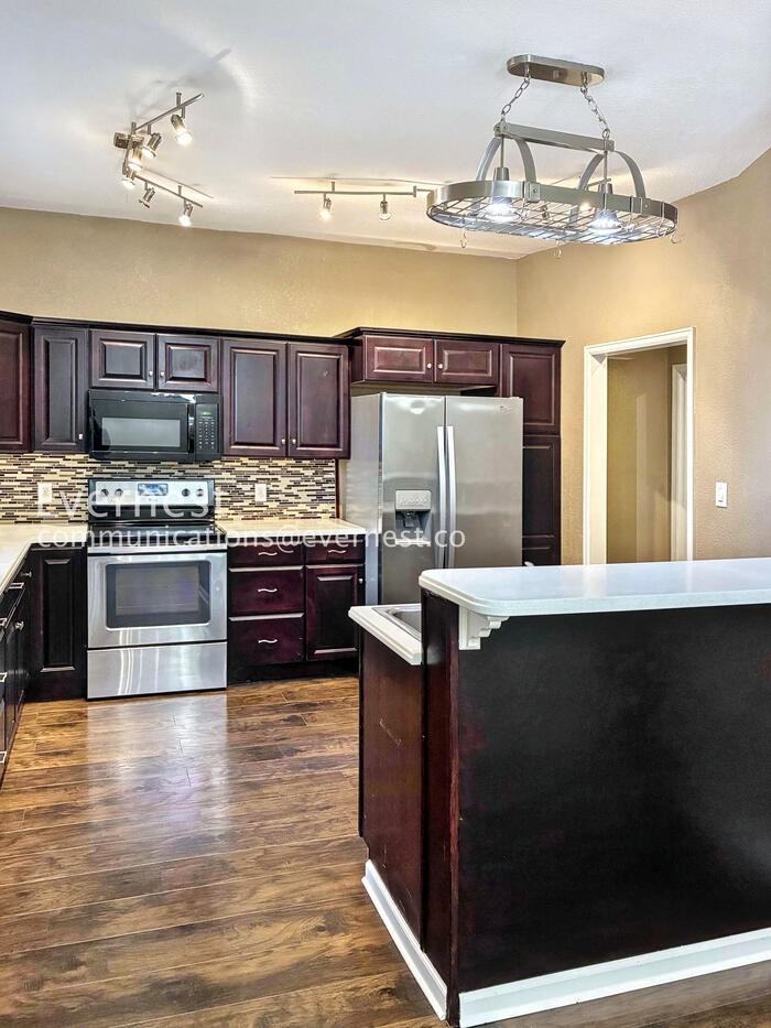 1018 14th St - Photo 6 of 50