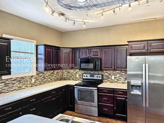 1018 14th St - Photo 7 of 50